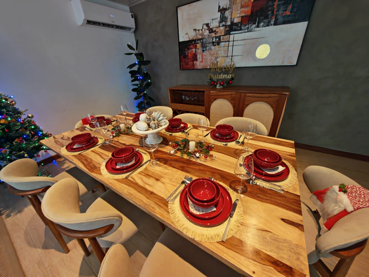 Christmas Interior Styling – Festive Dining & Seasonal Decor