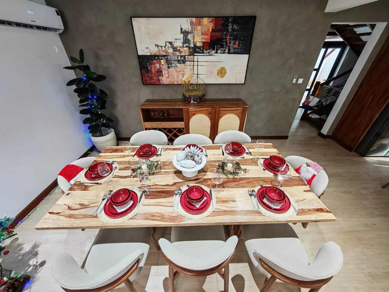 Christmas Interior Styling – Festive Dining & Seasonal Decor