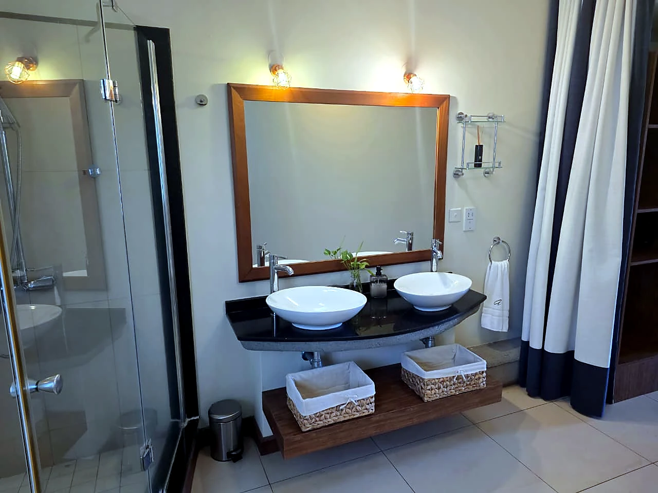 Port Chambly Waterfront Penthouse – Warm Contemporary Island Living