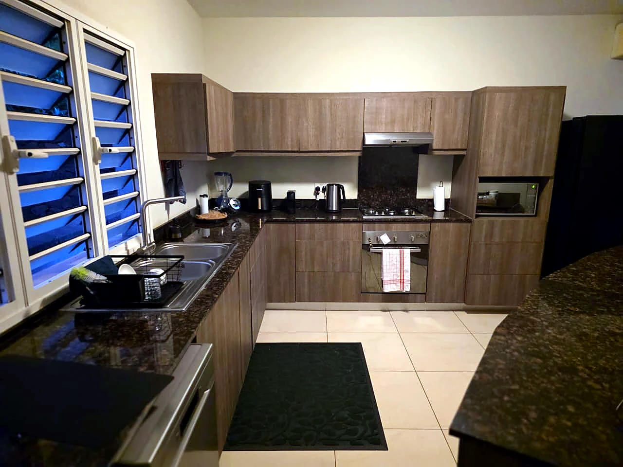 Port Chambly Waterfront Penthouse – Warm Contemporary Island Living