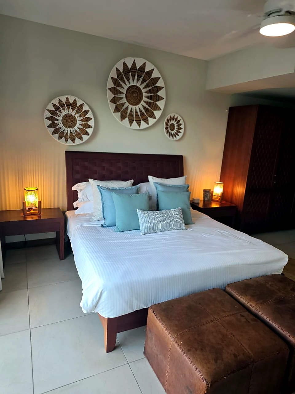 Port Chambly Waterfront Penthouse – Warm Contemporary Island Living