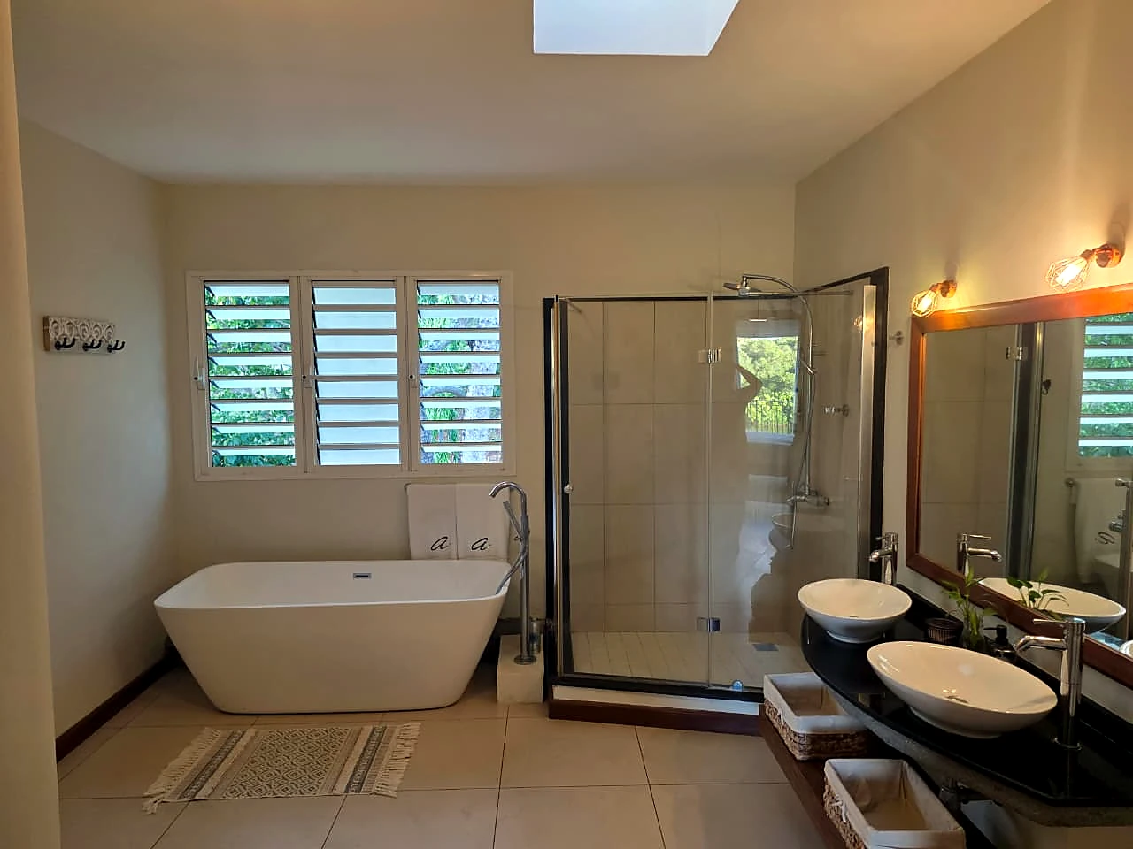 Port Chambly Waterfront Penthouse – Warm Contemporary Island Living