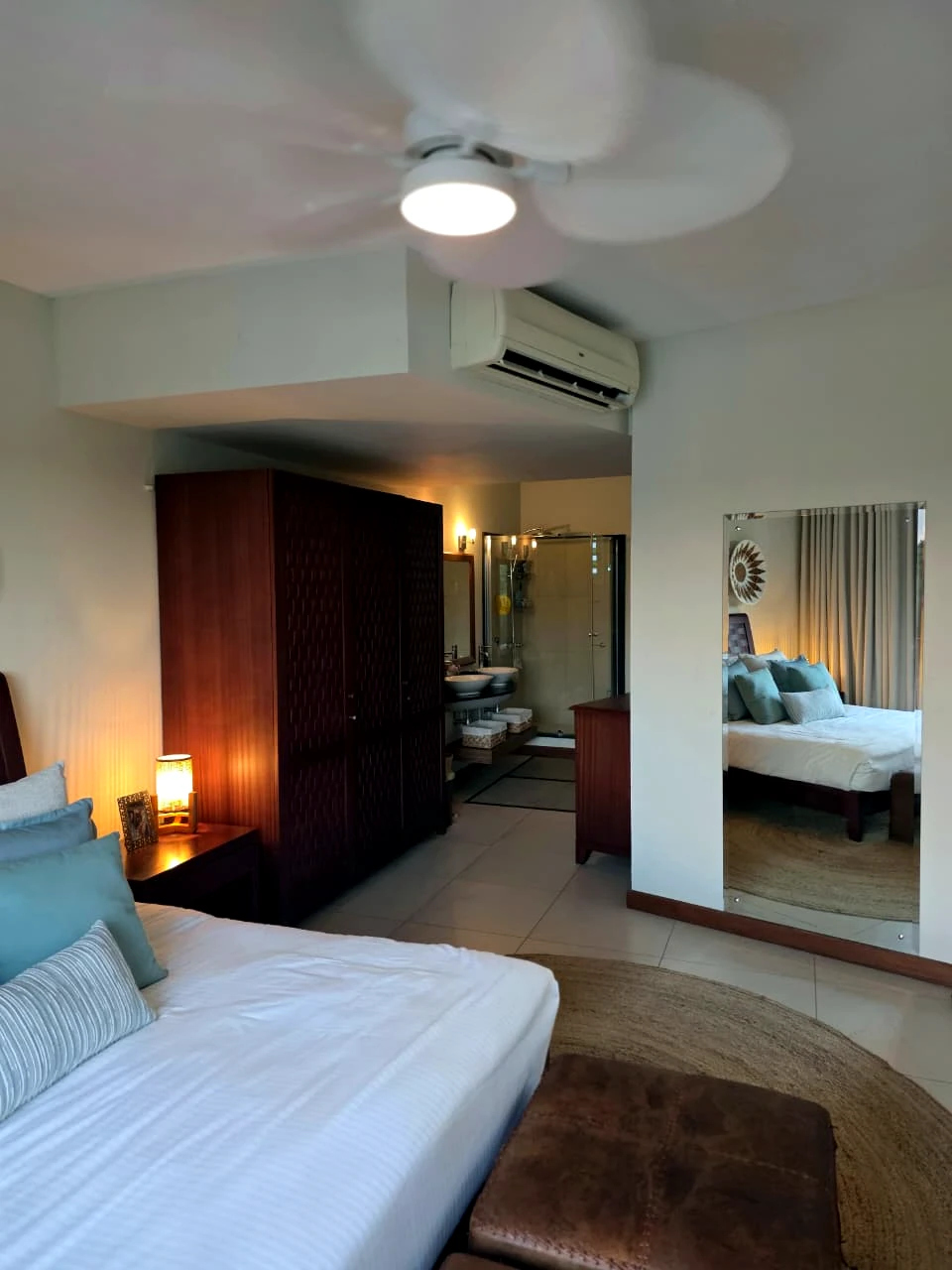 Port Chambly Waterfront Penthouse – Warm Contemporary Island Living